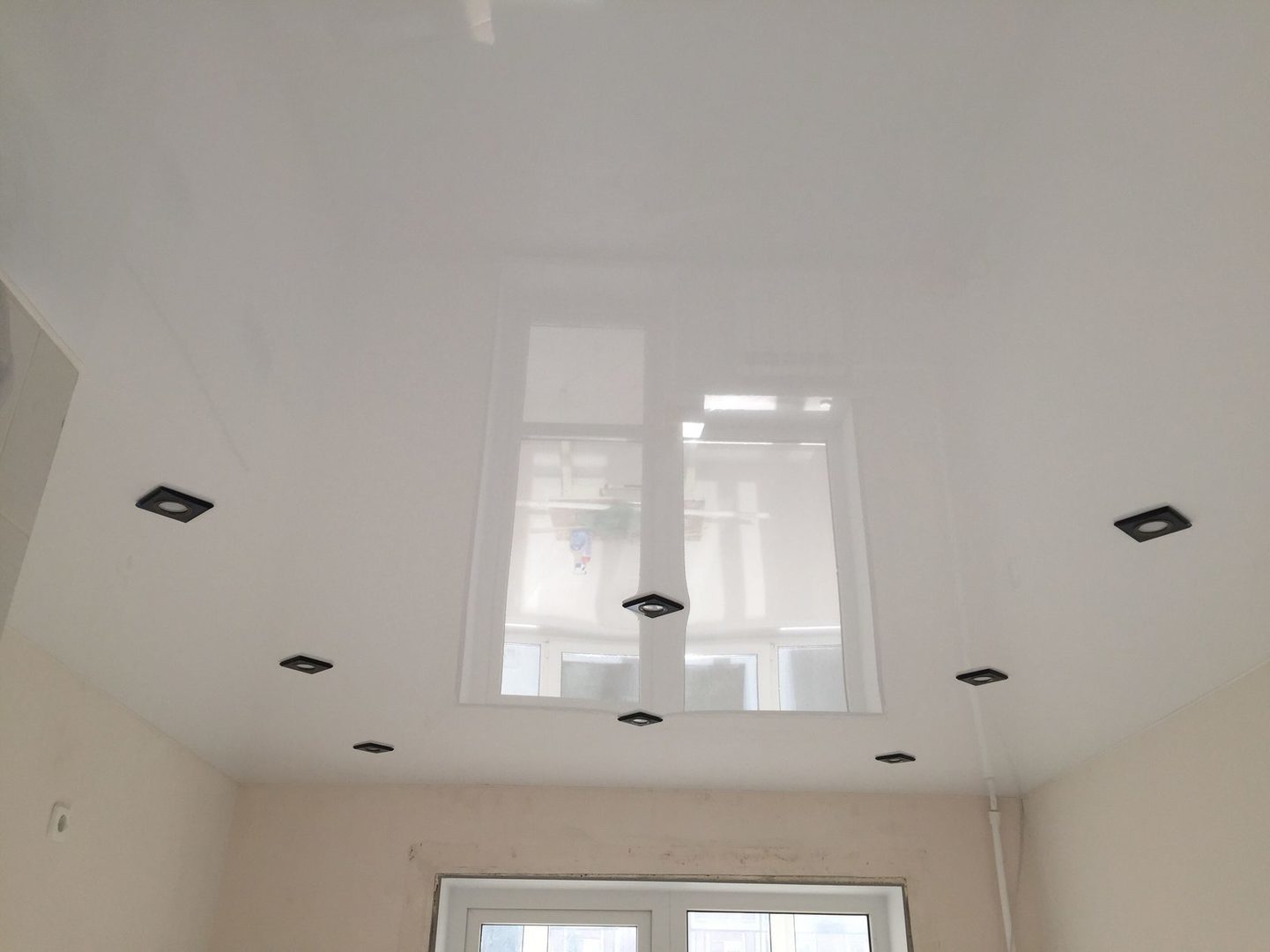 Белые потолки