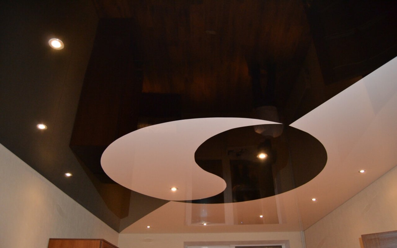 Двухцветные потолки